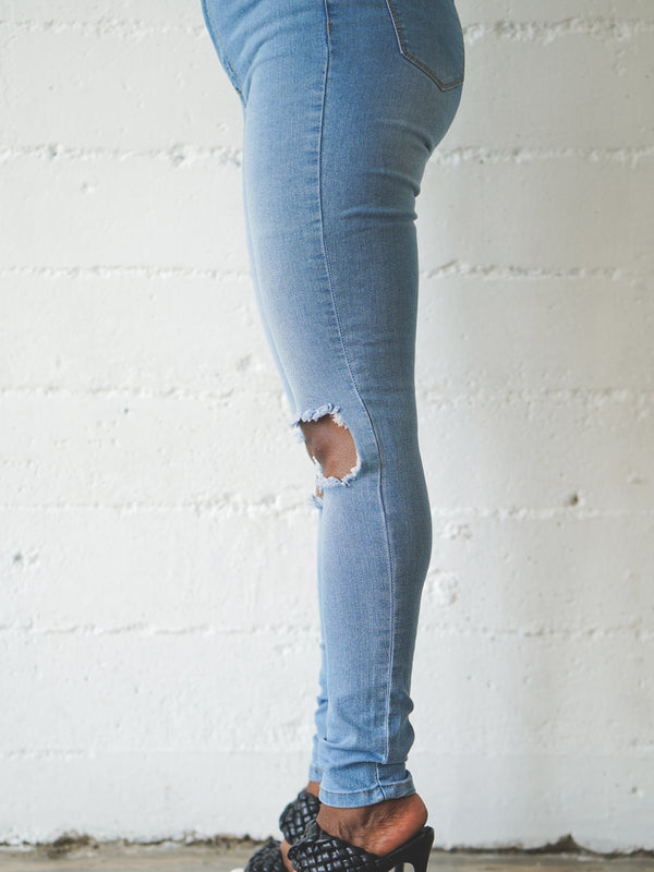 Lookin A Lil’ Distressed Jeans